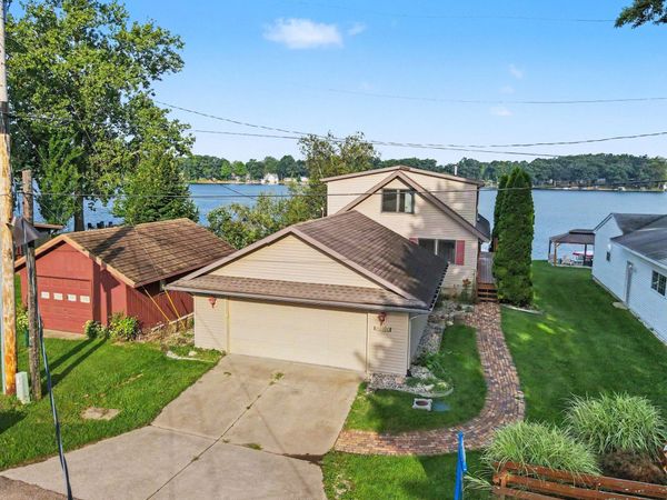 82142 Waldron Drive, Lawton, MI 49065