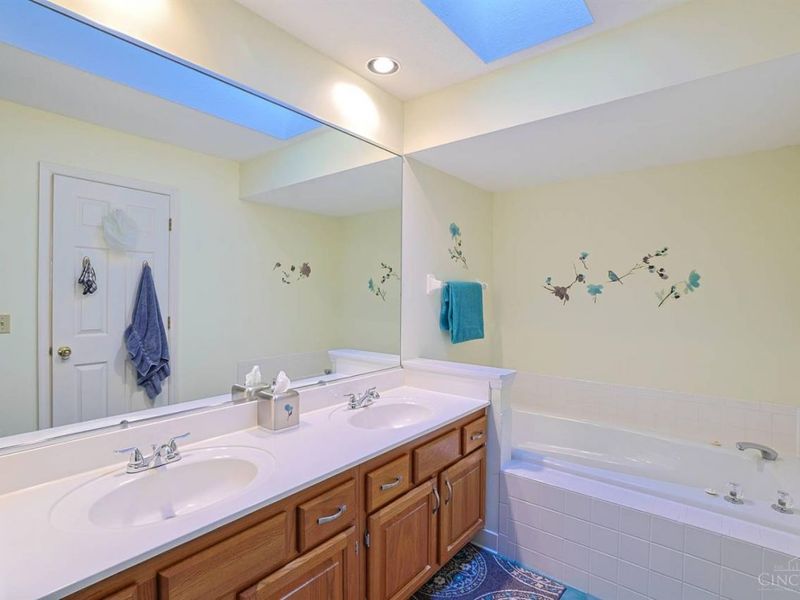 999 Wittshire Lane, Anderson Township, OH 45255 Photo 15