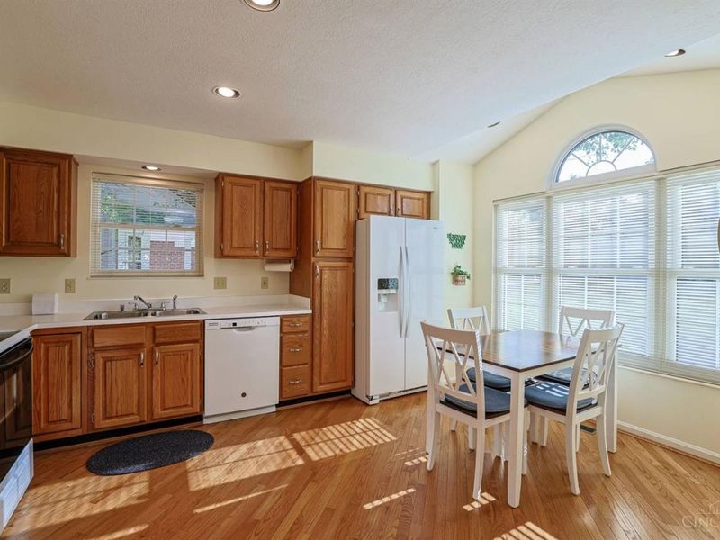 999 Wittshire Lane, Anderson Township, OH 45255 Photo 3
