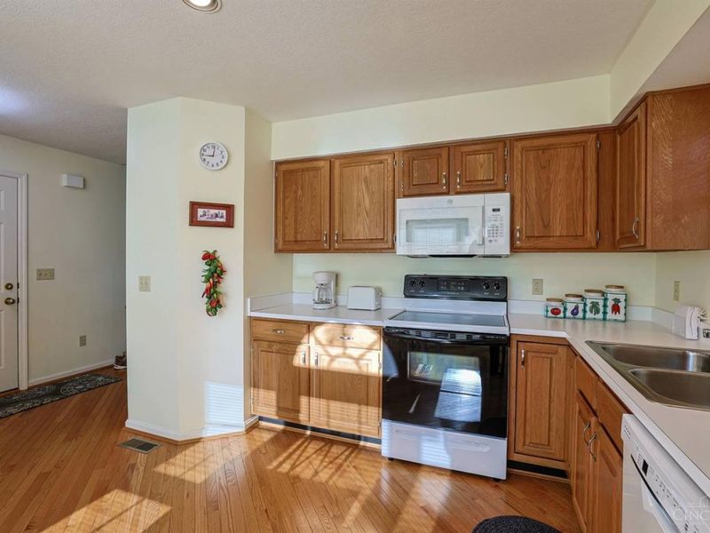 999 Wittshire Lane, Anderson Township, OH 45255 Photo 5