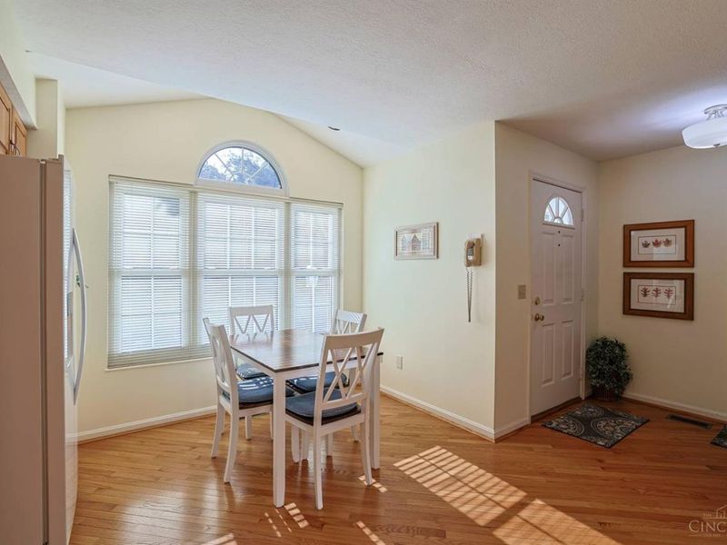 999 Wittshire Lane, Anderson Township, OH 45255 Photo 6
