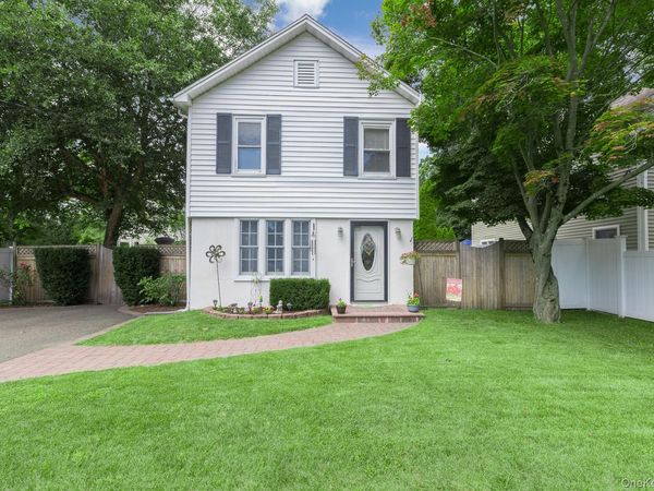 314 6th Avenue, Saint James, NY 11780