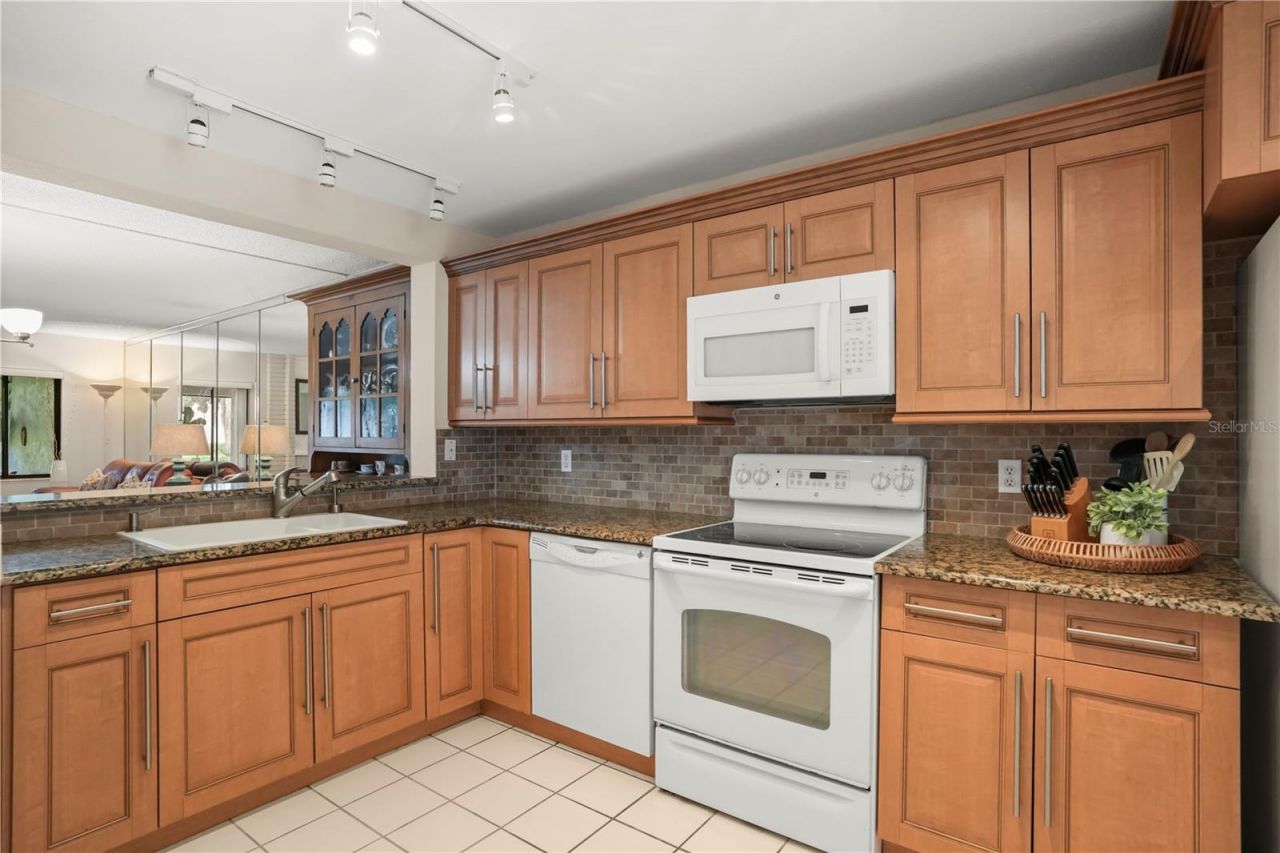 5 Escondido Circle , Unit 37, Altamonte Springs, FL 32701 Photo
