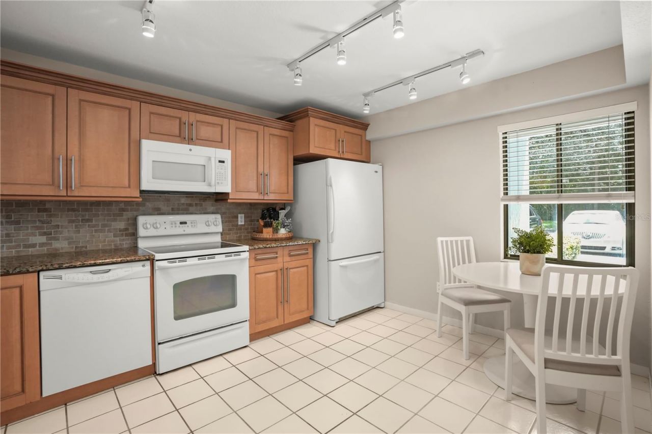 5 Escondido Circle , Unit 37, Altamonte Springs, FL 32701 Photo