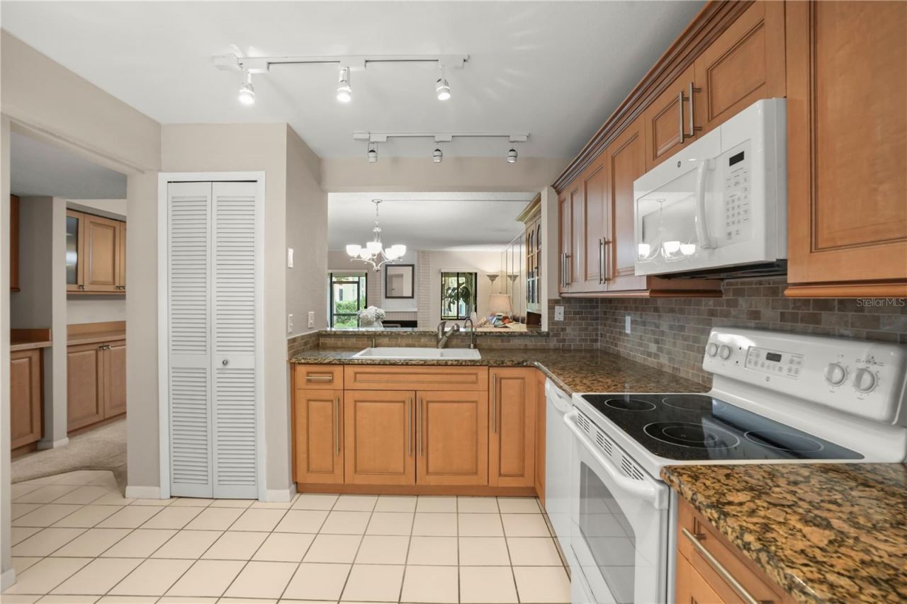 5 Escondido Circle , Unit 37, Altamonte Springs, FL 32701 Photo