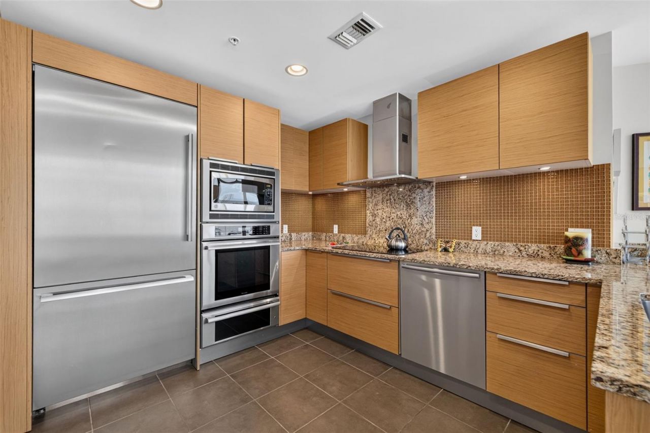 175 1st Street South Street, Unit 1106, Saint Petersburg, FL 33701 Photo