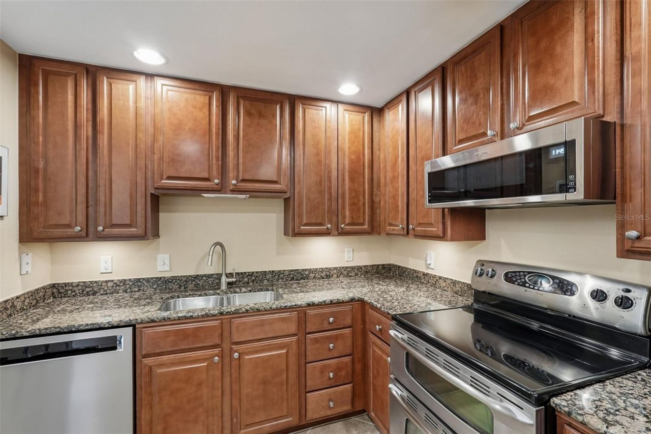 808 3rd Avenue W, Unit 809, Bradenton, FL 34205 Photo