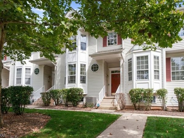 45 Cummington Ln, Raritan, NJ 08822