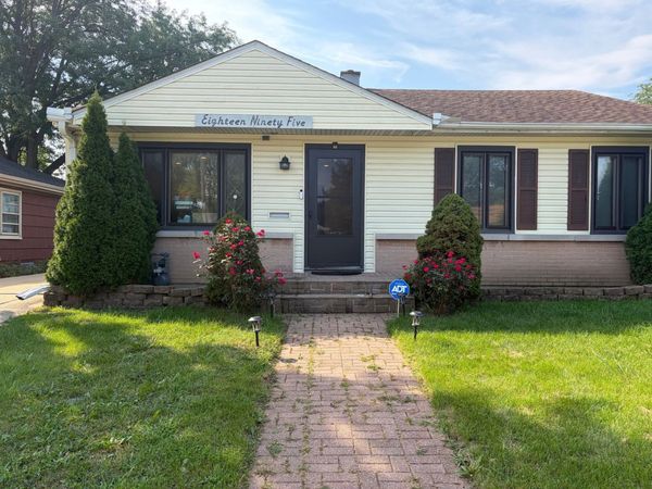1895 Welwyn Avenue , Des Plaines, IL 60018