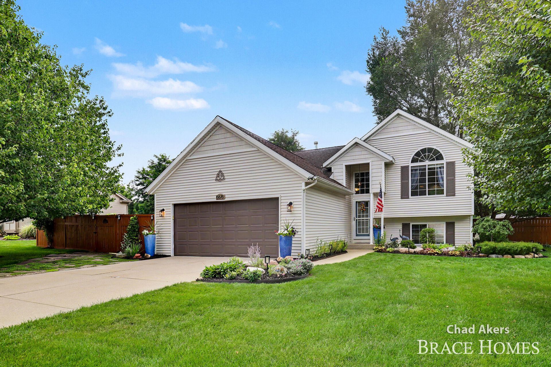6876 Northway Drive Ne, Rockford, MI 49341 Main Photo