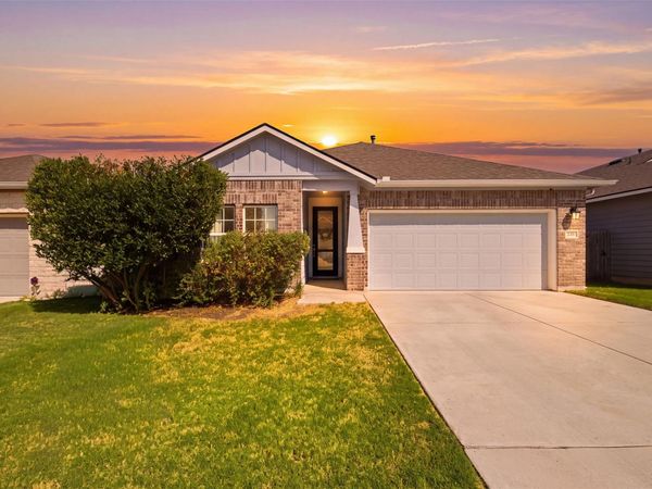 208 Winding Hollow LN, Georgetown, TX 78628