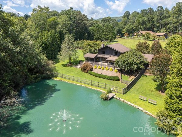 20 Spring Lake Drive , Mills River, NC 28759