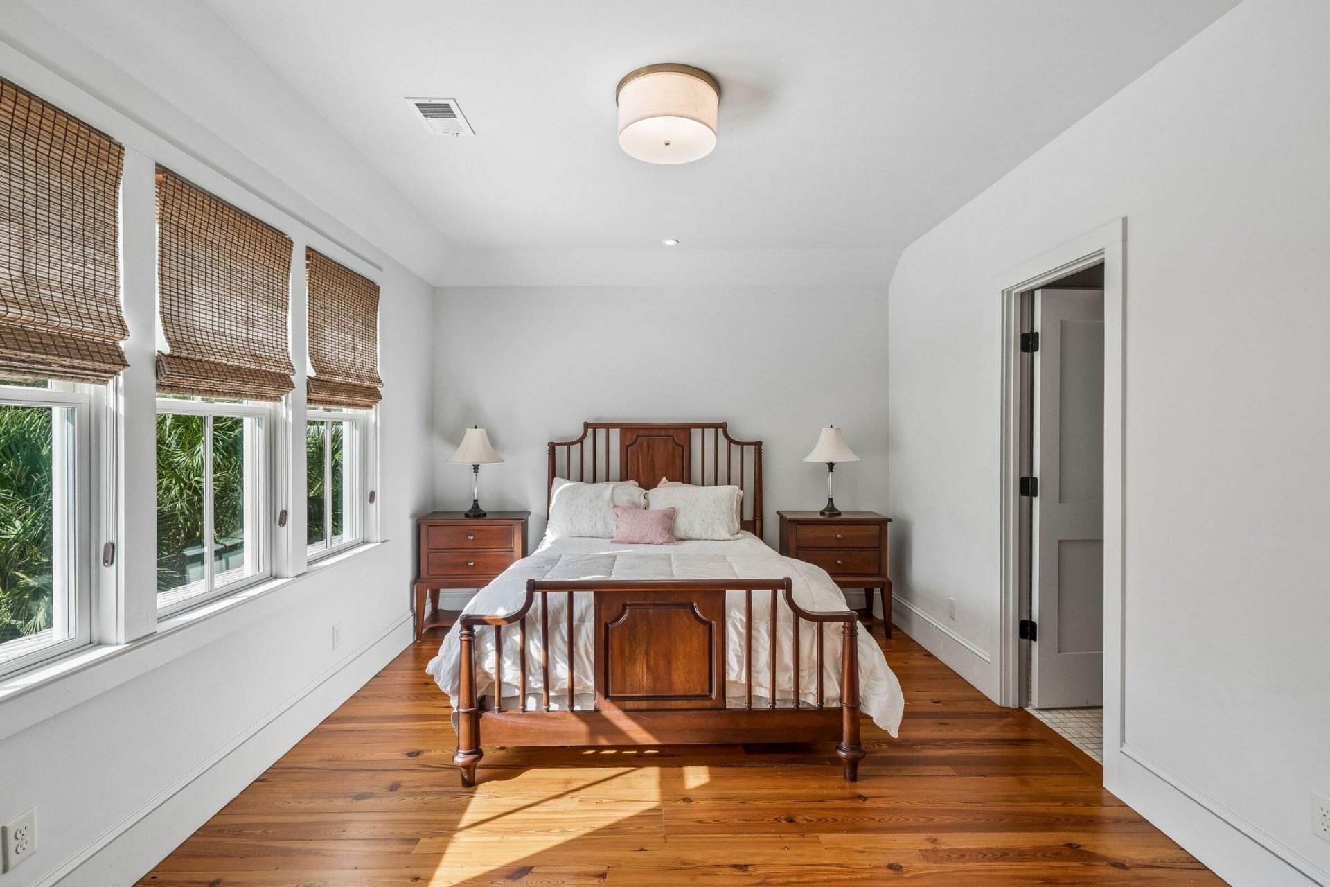 913 Pitt Street Photo 49