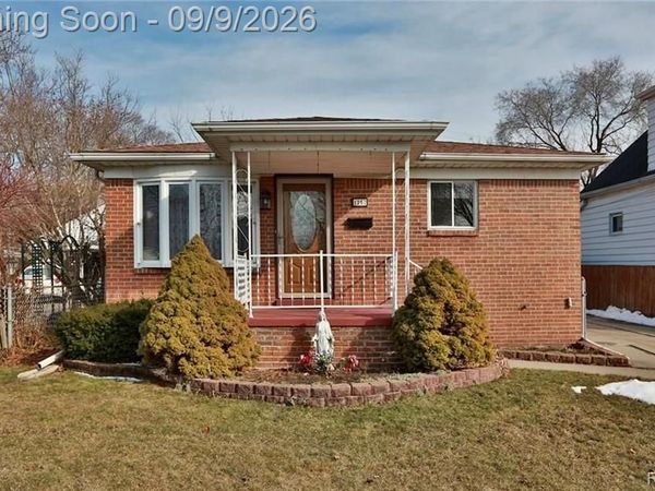 1257 Lindbergh Street, Wyandotte, Mi 48192