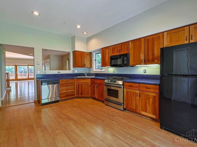 699 Totten Way, Cincinnati, OH 45226 Photo 9