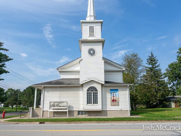 404 N Hudson Street SE, Lowell, MI 49331