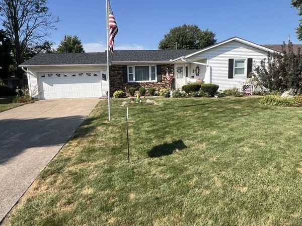 356 W Meadow Lane , Walcott, IA 52773
