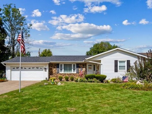 356 W Meadow Lane, Walcott, IA 52773