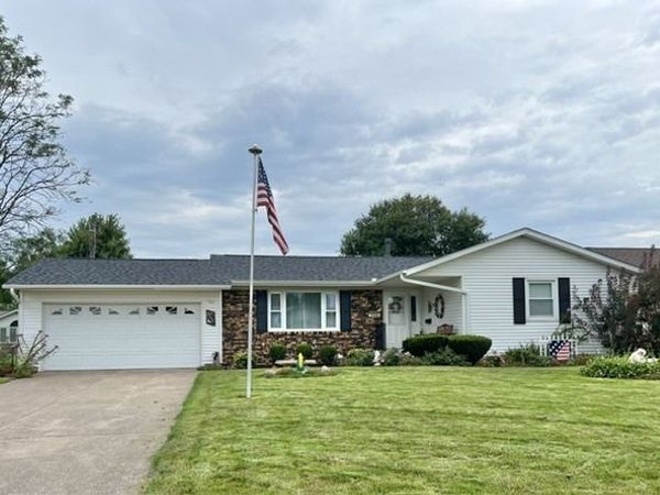 356 W Meadow Lane , Walcott, IA 52773