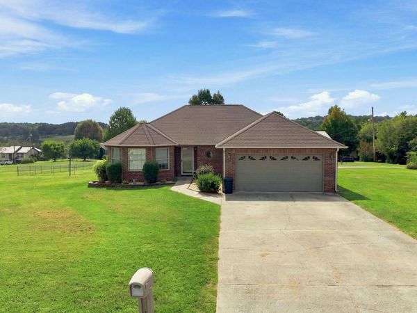 114 St Paul Drive, Dandridge, TN 37725