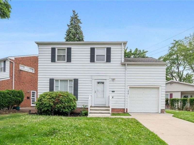 1518 Roselawn Road, Mayfield Heights, OH 44124 Photo 1