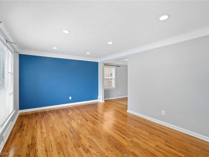 1518 Roselawn Road, Mayfield Heights, OH 44124 Photo 3