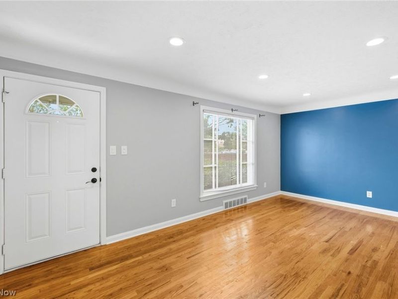1518 Roselawn Road, Mayfield Heights, OH 44124 Photo 5