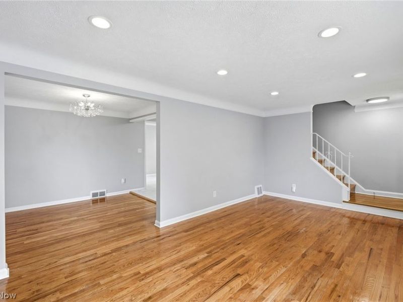1518 Roselawn Road, Mayfield Heights, OH 44124 Photo 6