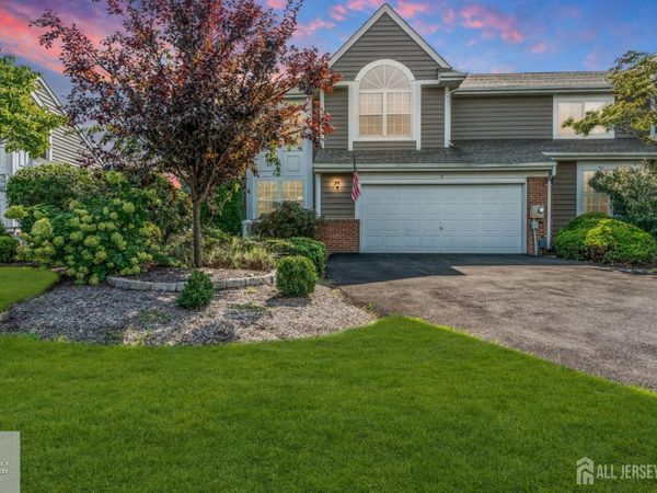 8 Pine Valley Lane , Monroe Township, NJ 08831