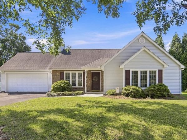 6315 Hampton Knoll Road , Clemmons, NC 27012