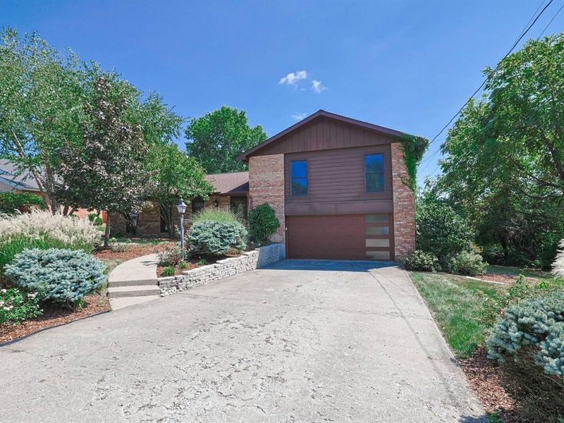 8822 Valley Circle Drive, Florence, KY 41042 Photo 2
