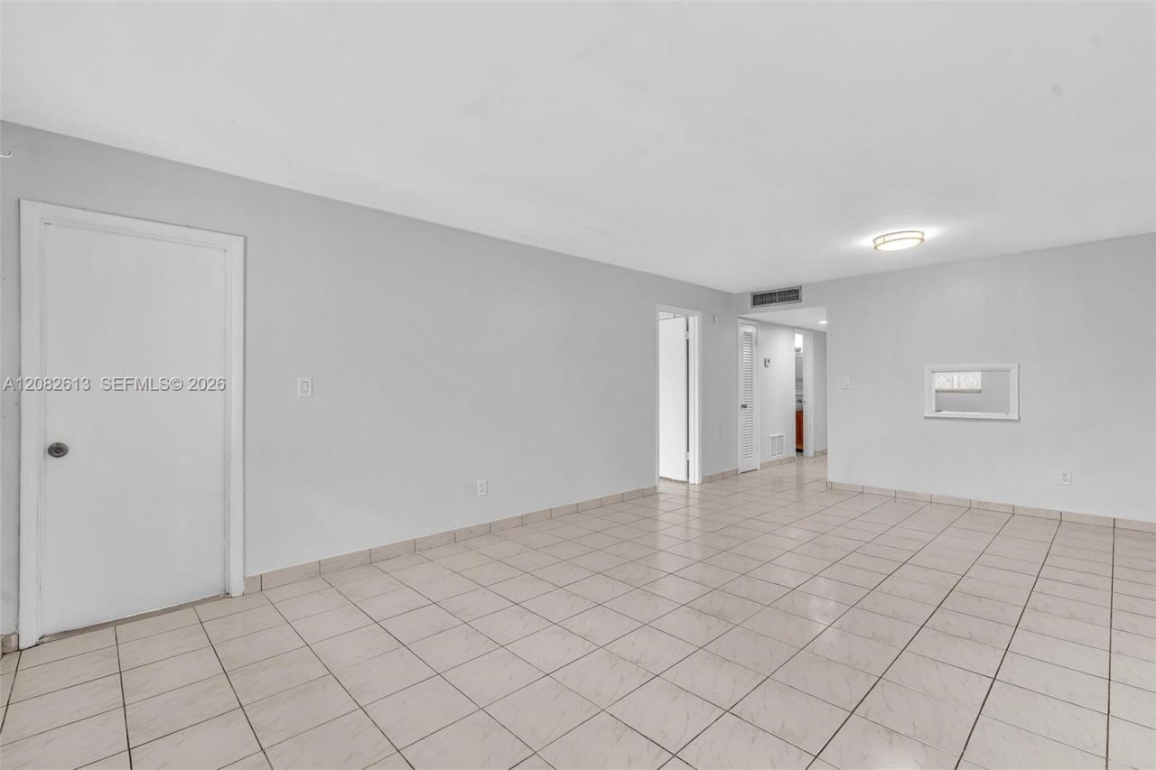 1540 NE 191st St , Unit 320, Miami, FL 33179 Photo
