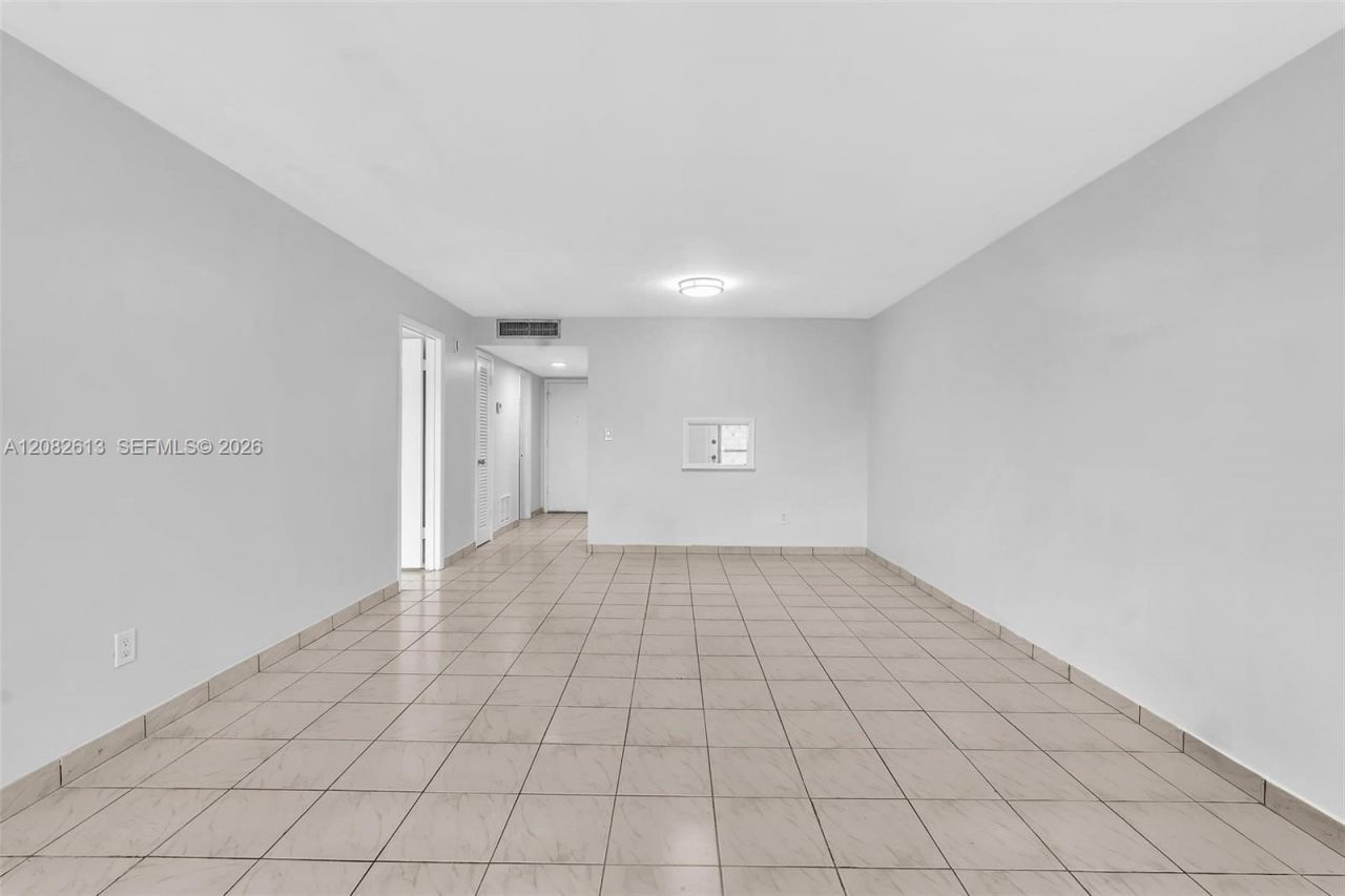 1540 NE 191st St , Unit 320, Miami, FL 33179 Photo