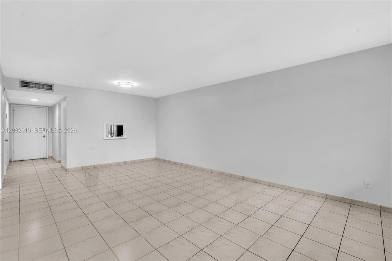 1540 NE 191st St , Unit 320, Miami, FL 33179 Photo