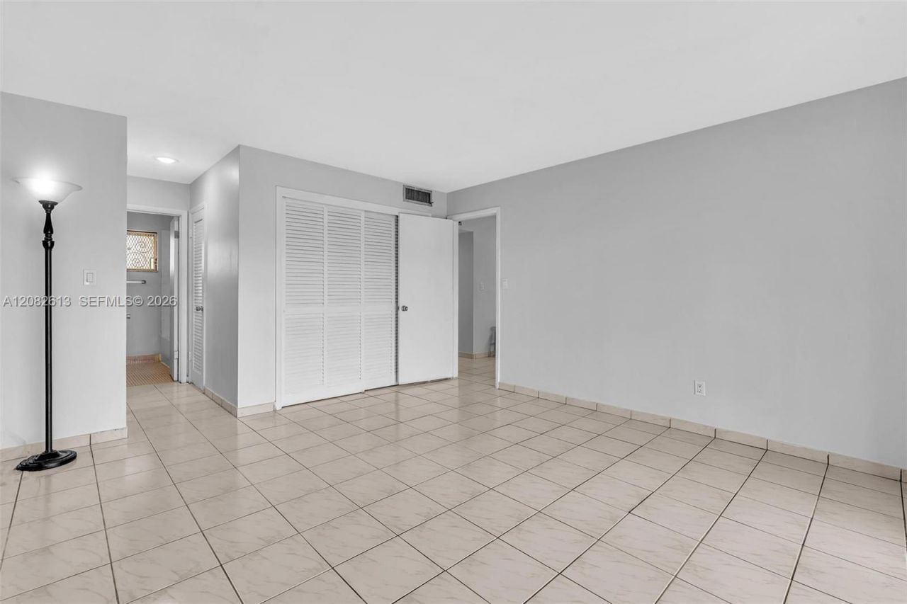 1540 NE 191st St , Unit 320, Miami, FL 33179 Photo