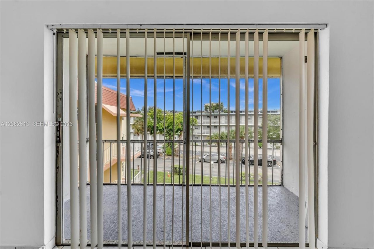 1540 NE 191st St , Unit 320, Miami, FL 33179 Photo