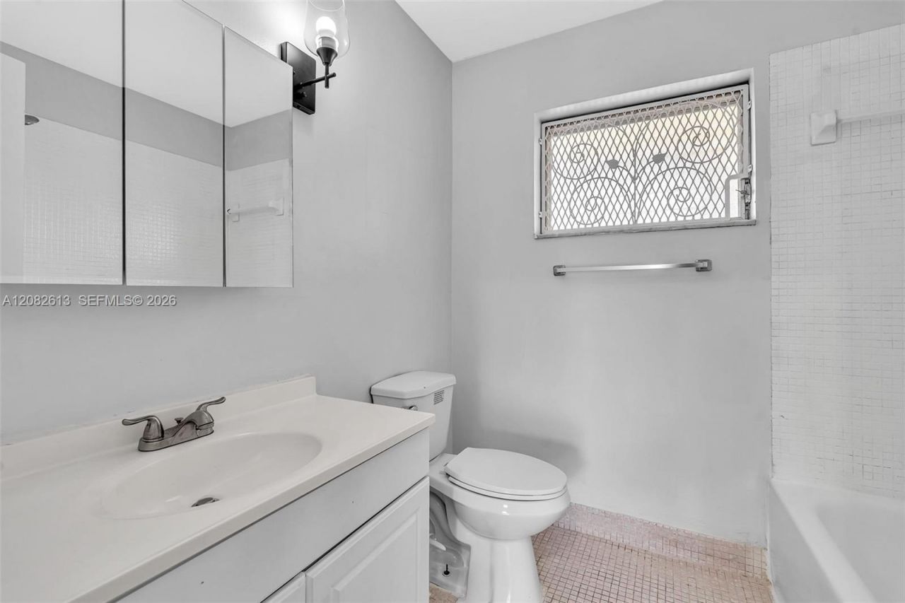 1540 NE 191st St , Unit 320, Miami, FL 33179 Photo