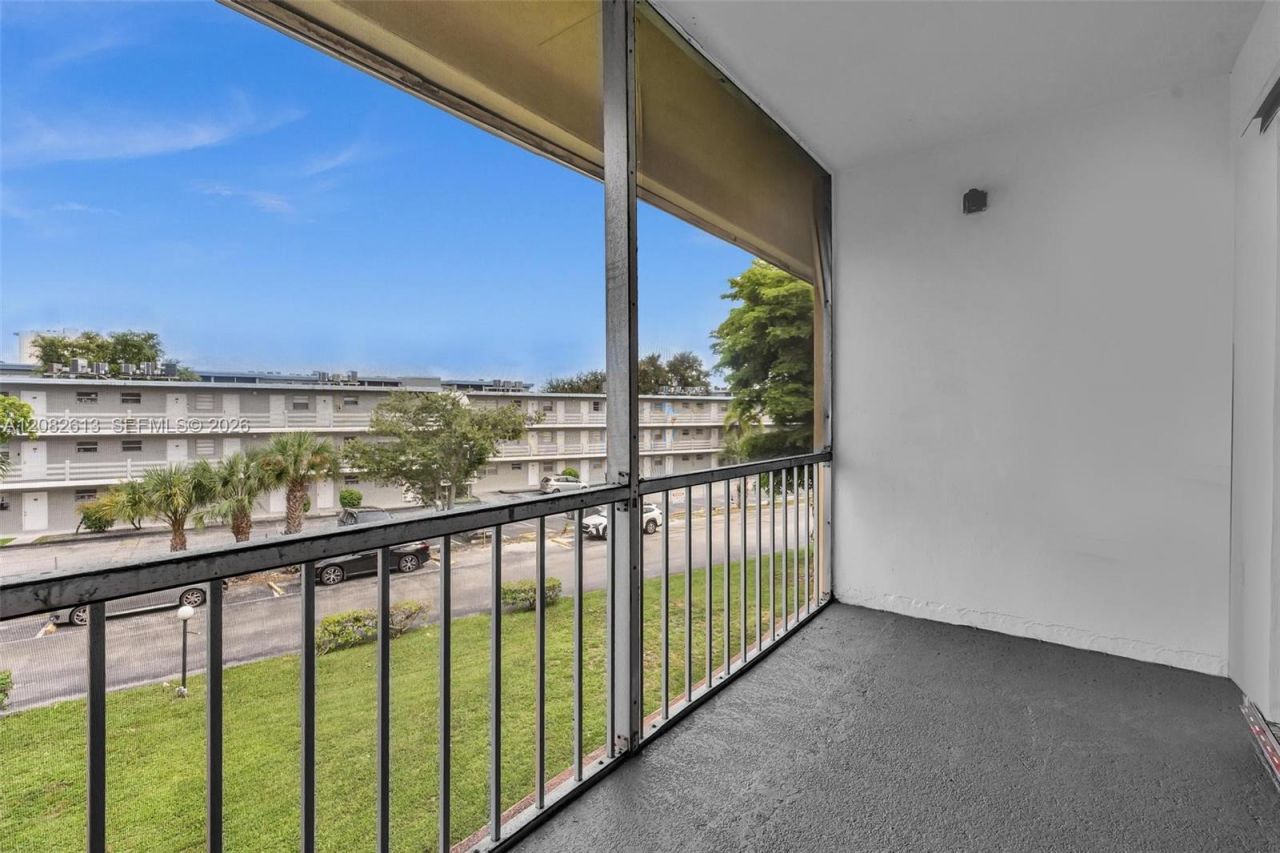 1540 NE 191st St , Unit 320, Miami, FL 33179 Photo