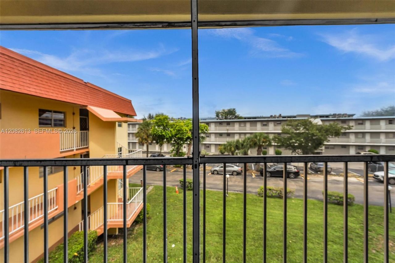 1540 NE 191st St , Unit 320, Miami, FL 33179 Photo