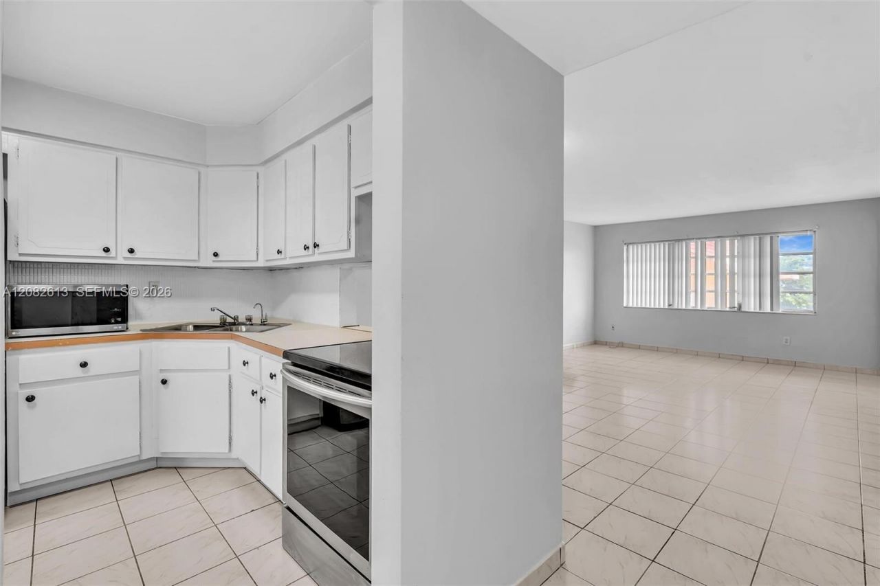 1540 NE 191st St , Unit 320, Miami, FL 33179 Photo