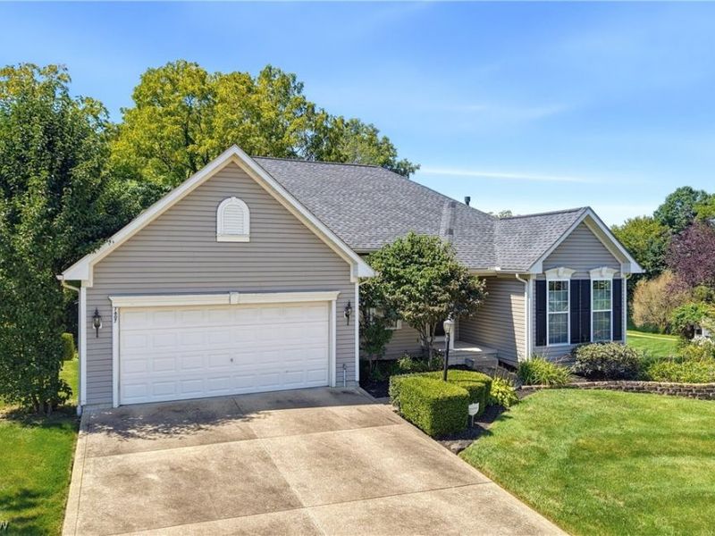 7607 Hawksfield Avenue NW, Canal Fulton, OH 44614 Photo 2