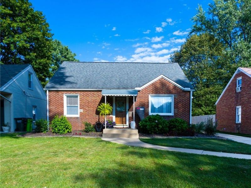 1382 Elmwood Avenue SW, North Canton, OH 44720 Photo 2