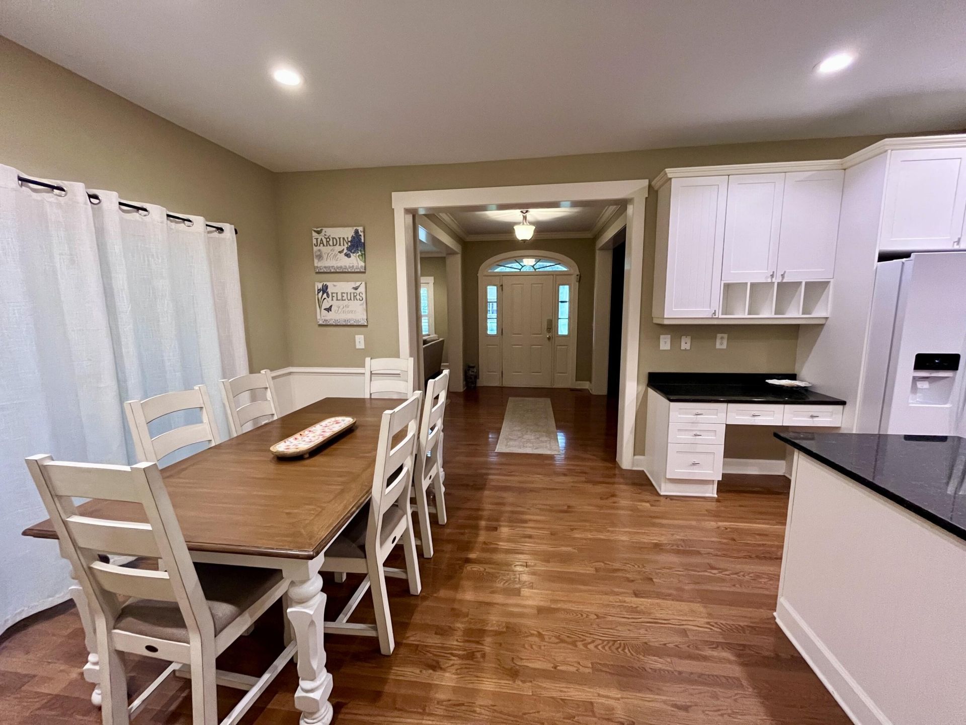 236 N Ainsdale Drive Photo 4