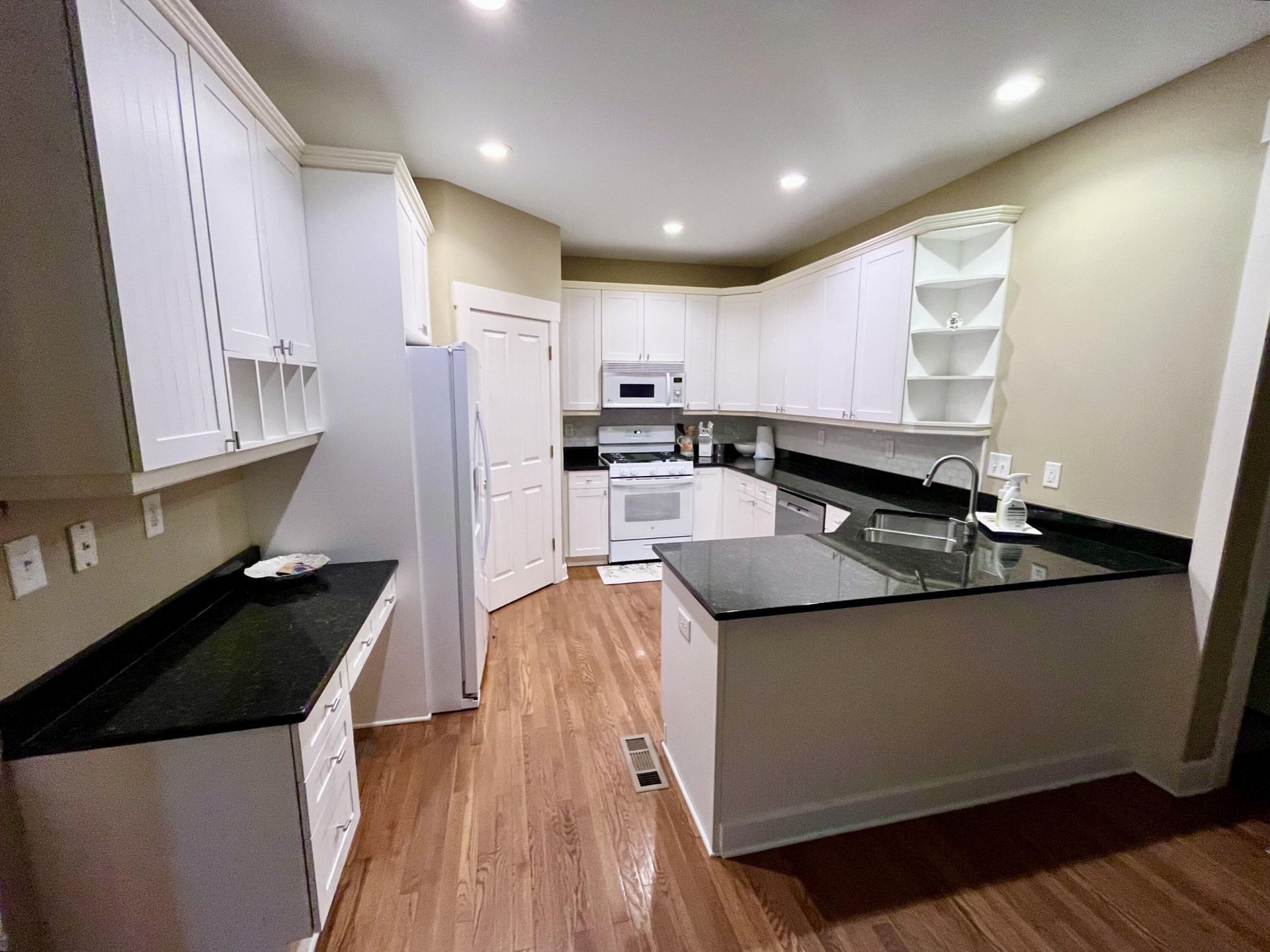 236 N Ainsdale Drive Photo 6