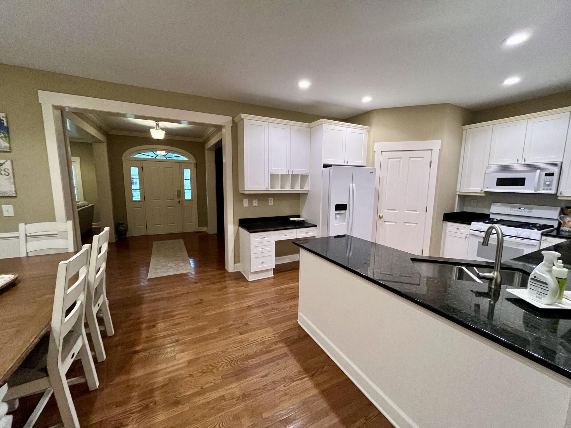236 N Ainsdale Drive Photo 7