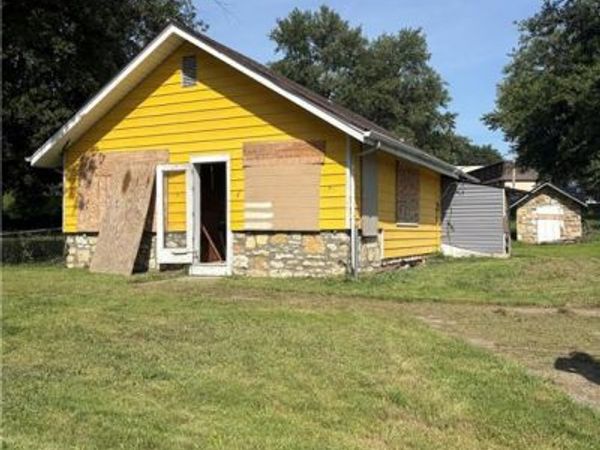 3717 N Brighton Avenue, Kansas City, MO 64117