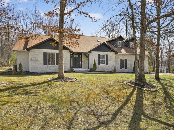 204 Meadowview Dr , Crossville, TN 38558