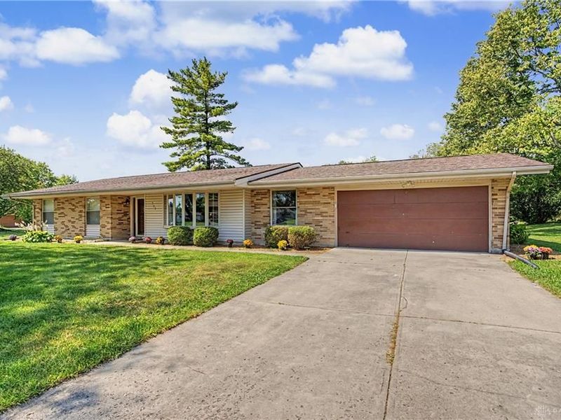 751 Rosamond Drive, Dayton, OH 45417 Photo 2