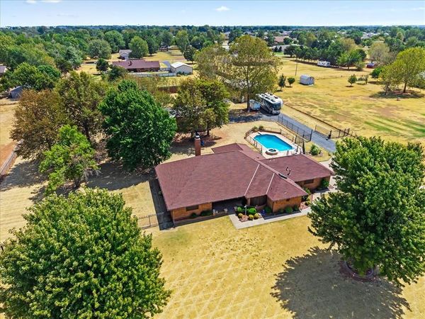 826 S Ebeling Drive, Mustang, OK 73064