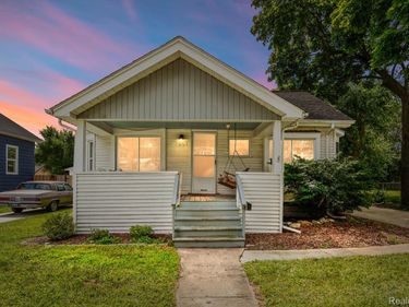1557 W Saratoga Street, Ferndale, Mi 48220